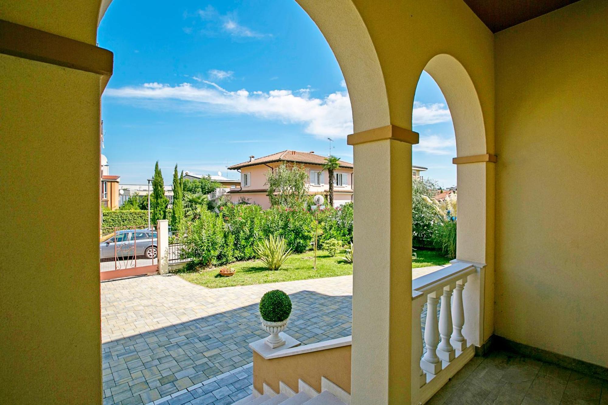 Villa Mimosa - Appartamento 1 - Happy Rentals Desenzano del Garda Eksteriør bilde