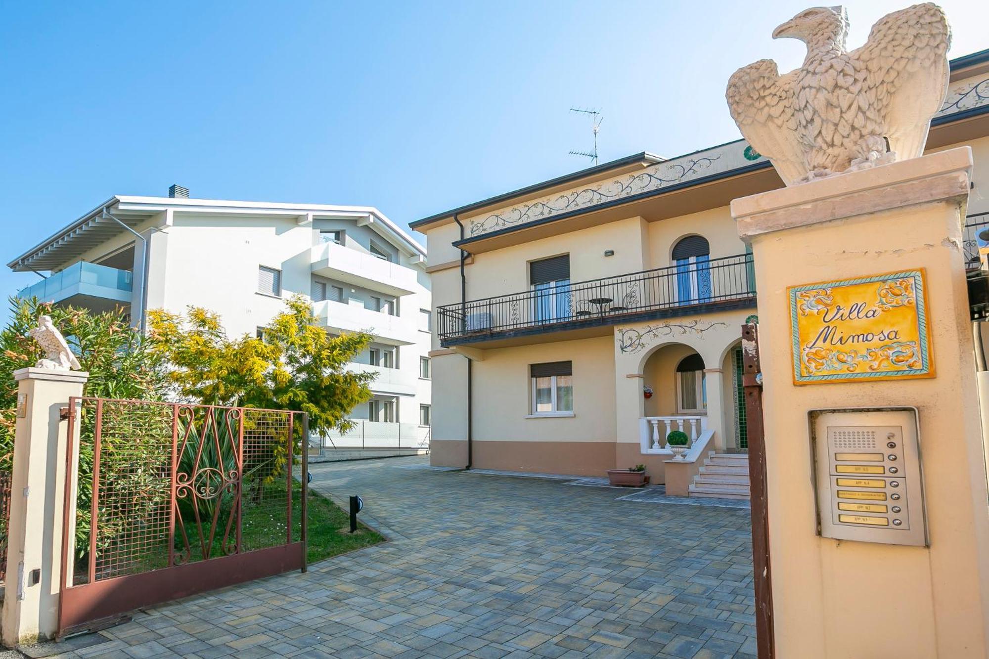 Villa Mimosa - Appartamento 1 - Happy Rentals Desenzano del Garda Eksteriør bilde